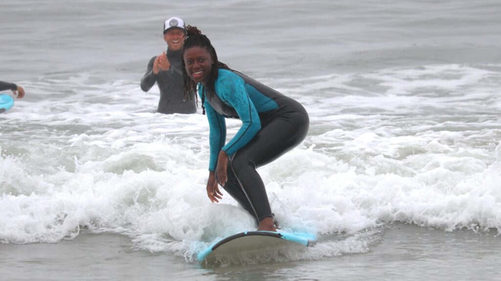 Woman surfer takes surf lessons in Los Angeles with Offshore Vibes Surf School